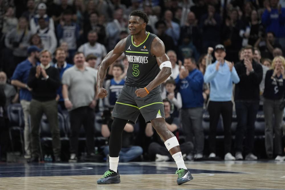 [英超]加拉格尔禁区内得球 凌空抽射扩大比分.